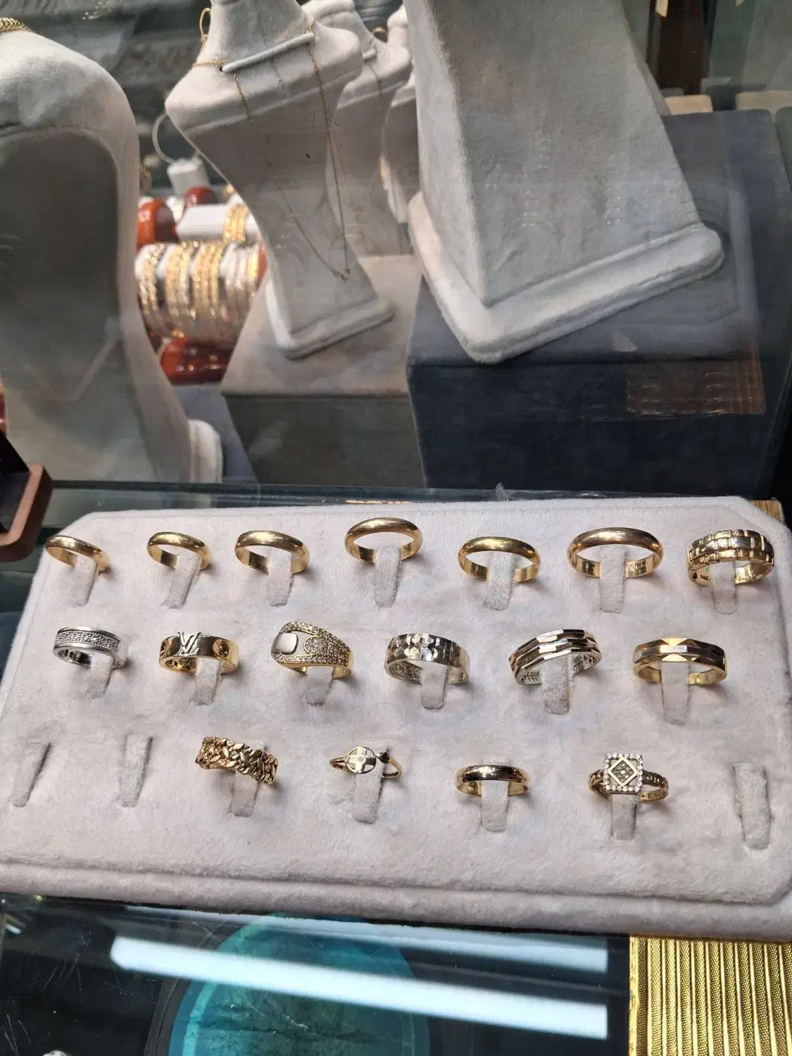 فروش طلای تمیز با 1/۵درصد بالای تابلو در طلا فروشی|جواهرات|تهران, هفده شهریور|دیوار