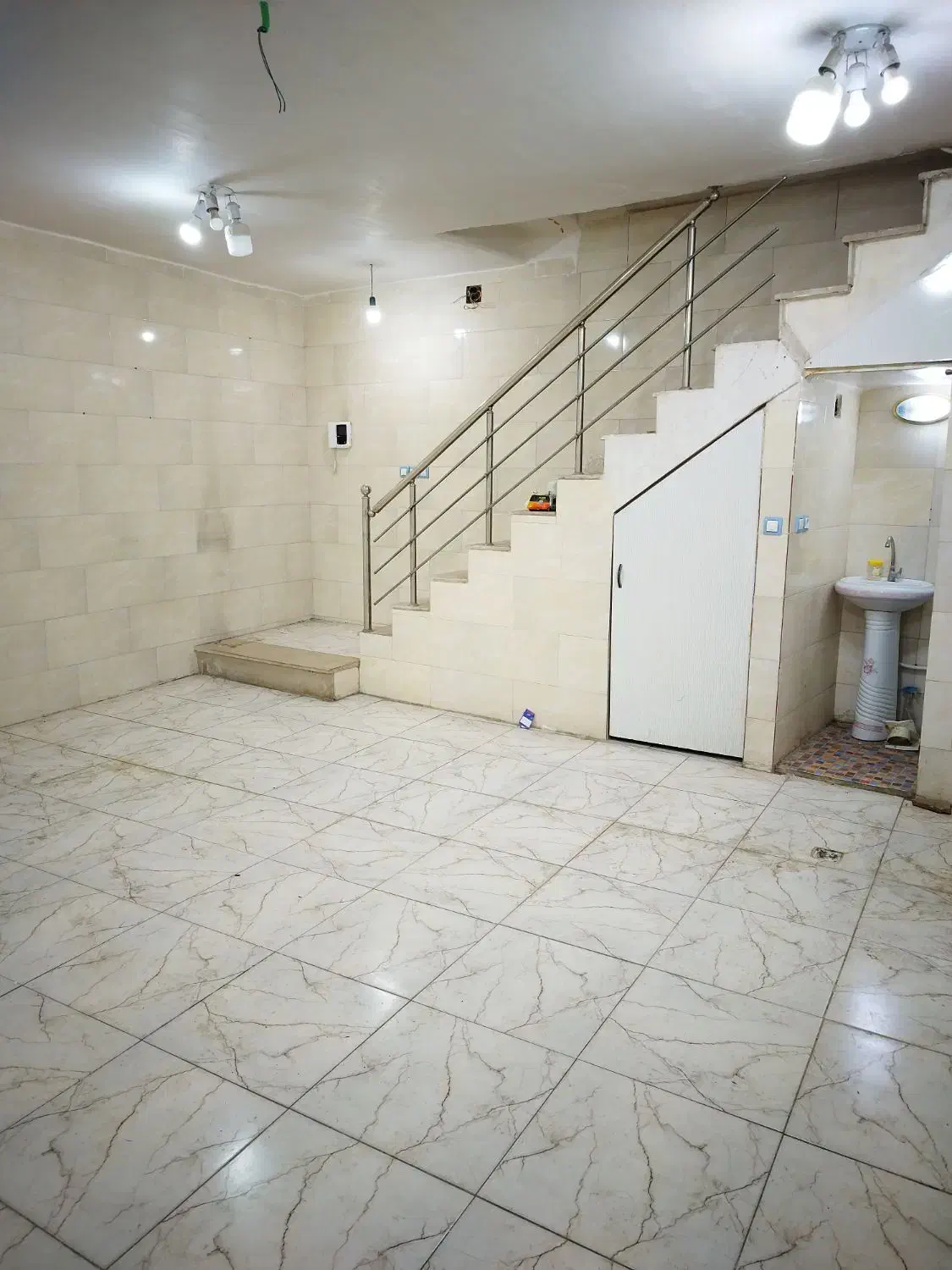 اجاره زیرزمین تجاری مرکز شهر خیابان فولادیان|اجارهٔ دفتر کار، اتاق اداری، مطب|دزفول, |دیوار