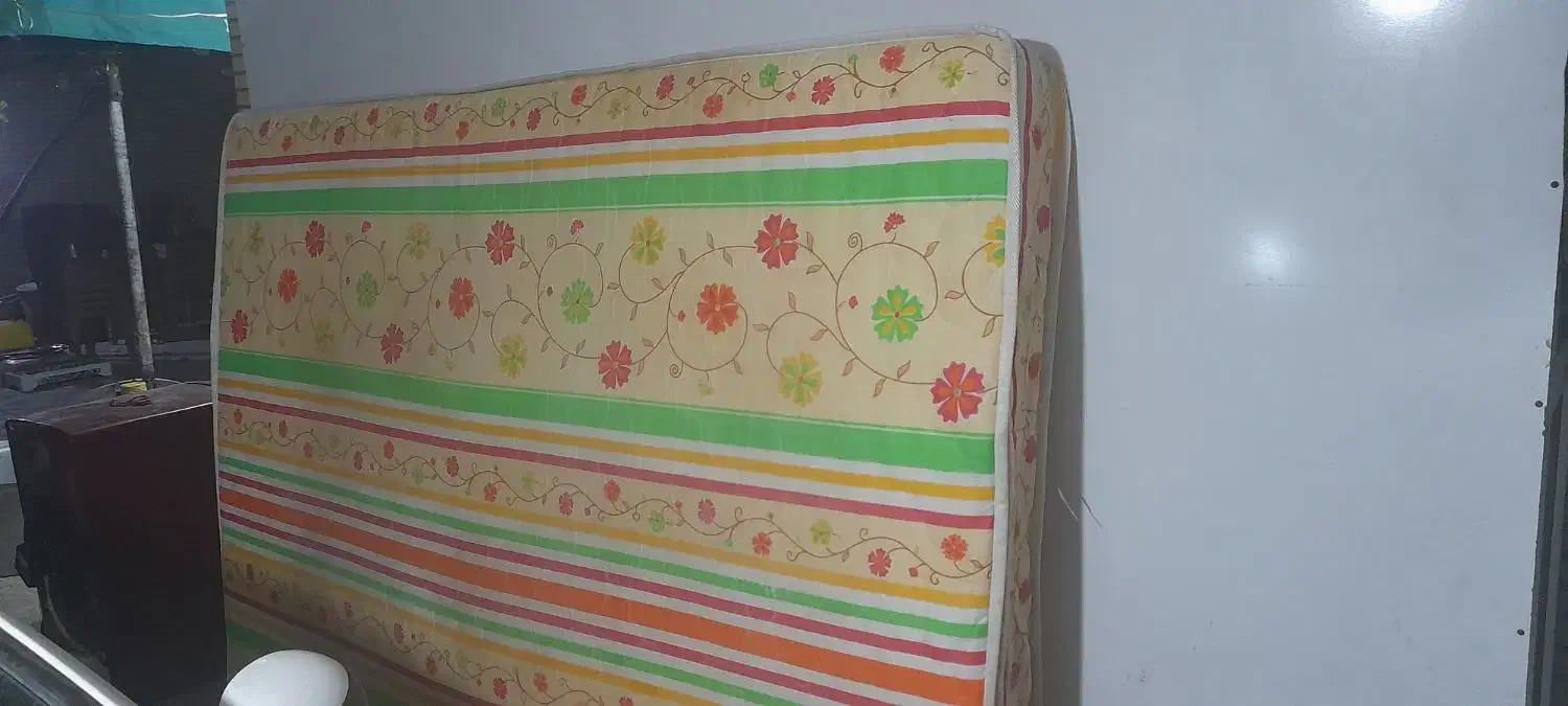 اینه قدی.خوشخاب .میز ناهارخوری|رختخواب، بالش، پتو|اصفهان, آهنگران|دیوار