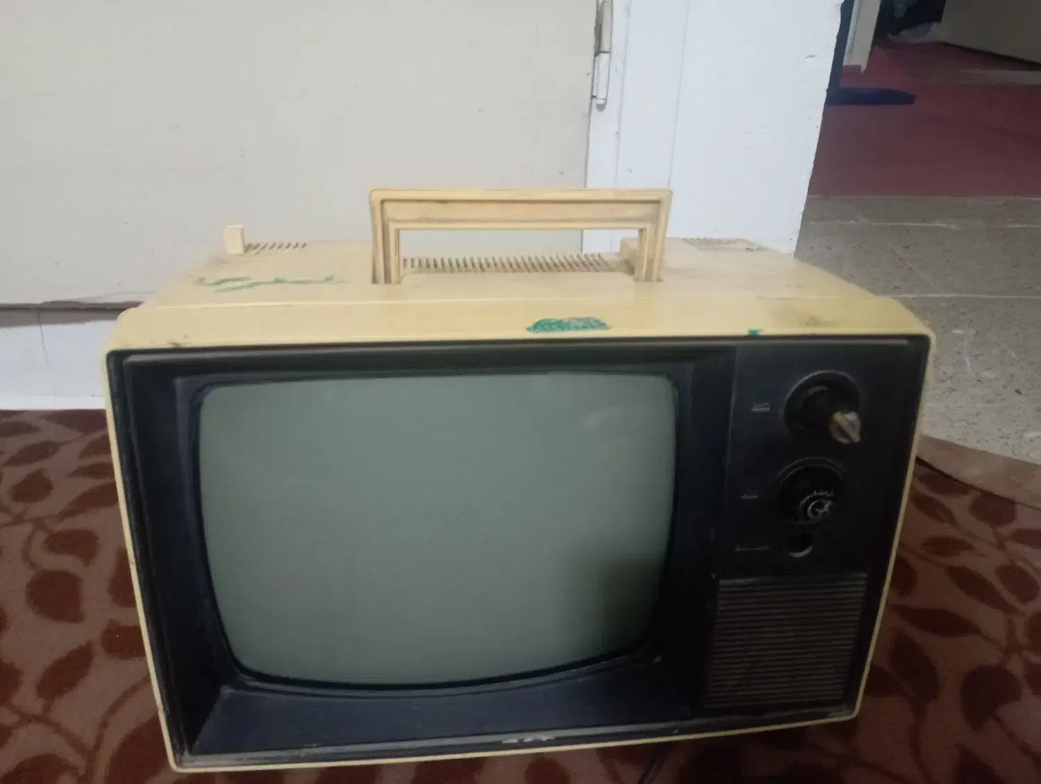 تلویزیون قدیمی|تلویزیون و پروژکتور|مهریز, |دیوار