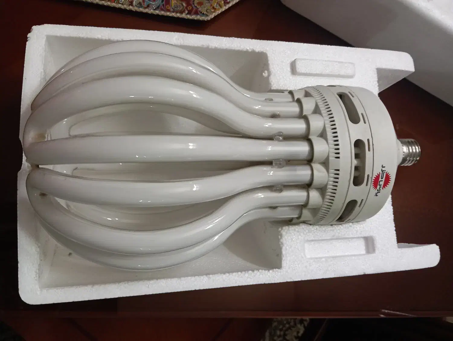 لامپ کم مصرف 200وات مدل لوتوس یک میلیون و هفتصد|لامپ و چراغ|شاهین‌شهر, خبرنگار|دیوار