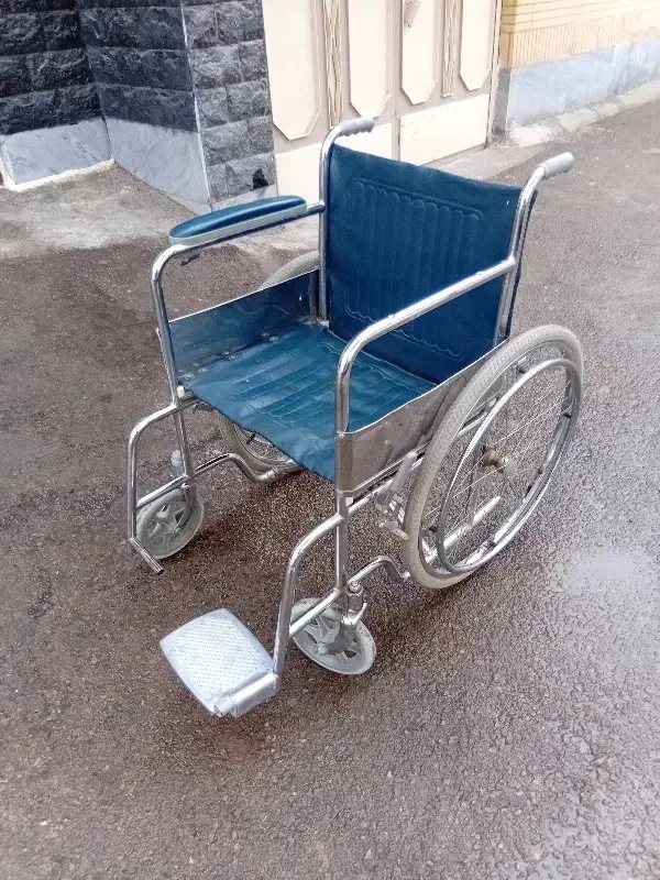 ویلچر تاشو جنس عالی قدیمی درحدنو سالم و تمیز|آرایشی، بهداشتی، درمانی|اصفهان, شیخ اشراق|دیوار