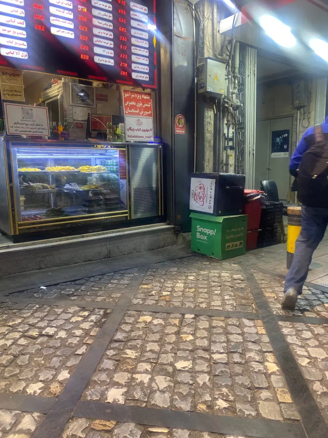 پیک موتوری شیفت شب|استخدام خدمات فروشگاه و رستوران|تهران, کاج|دیوار