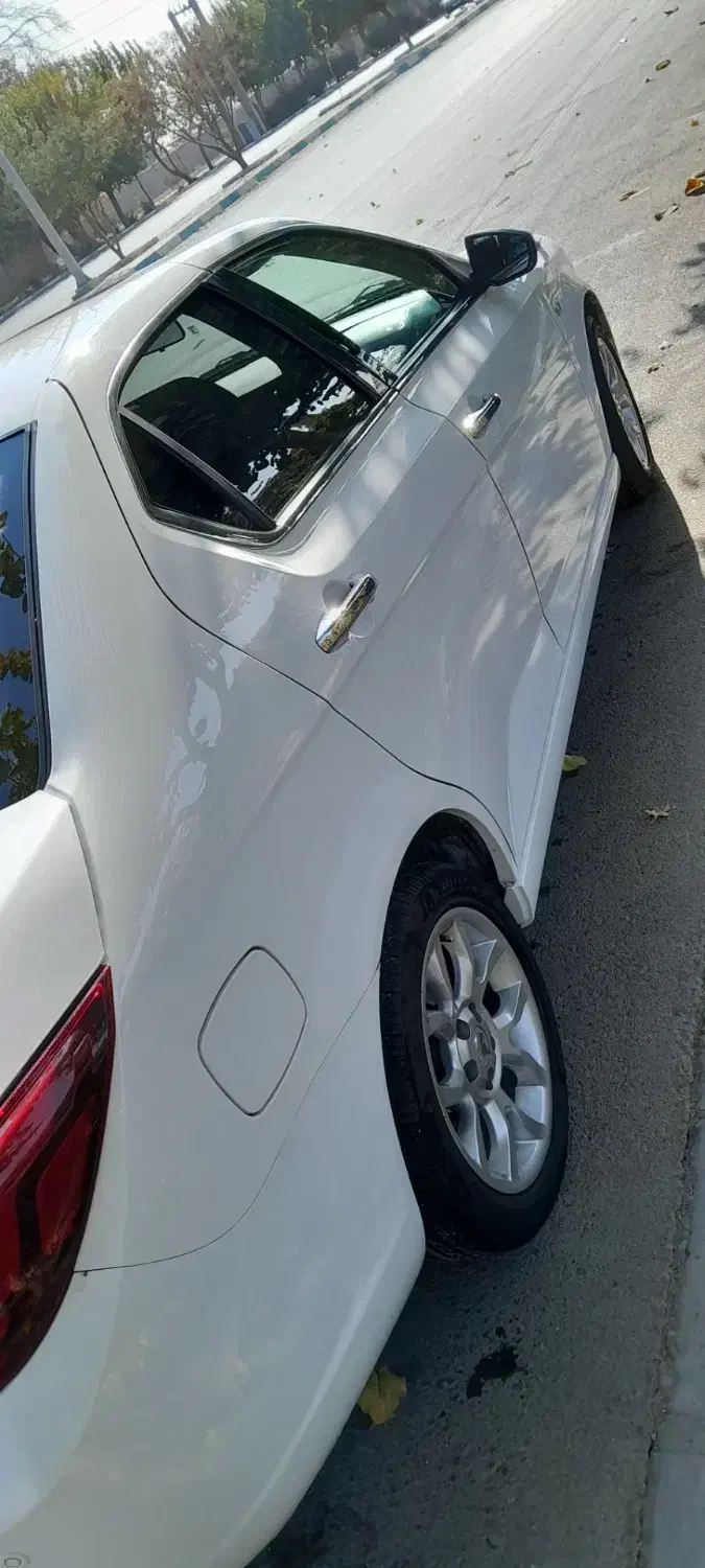 دنا پلاس توربو شارژ 1401 بی رنگ 6 دنده|خودرو سواری و وانت|تهران, شهرک آزادی|دیوار