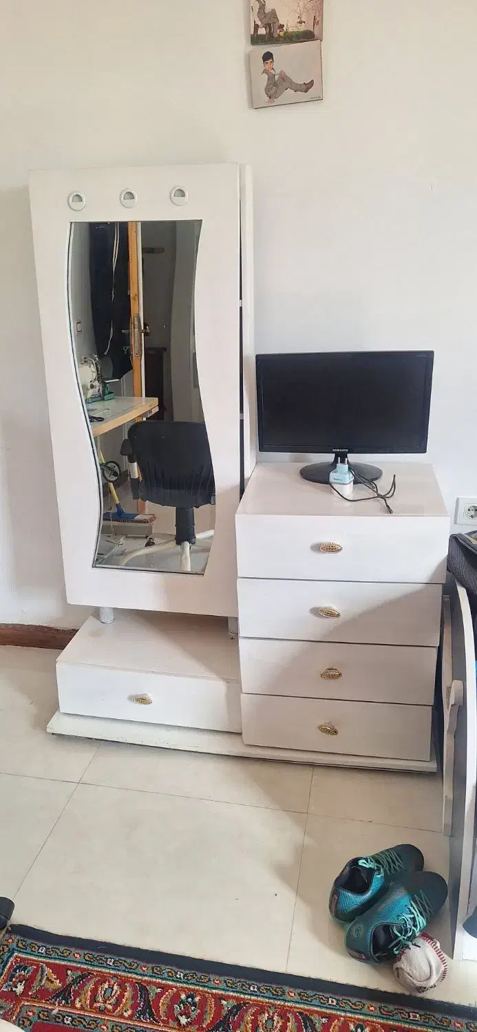 میز ارایش|تخت و سرویس خواب|هشتگرد, شهرک دانش|دیوار