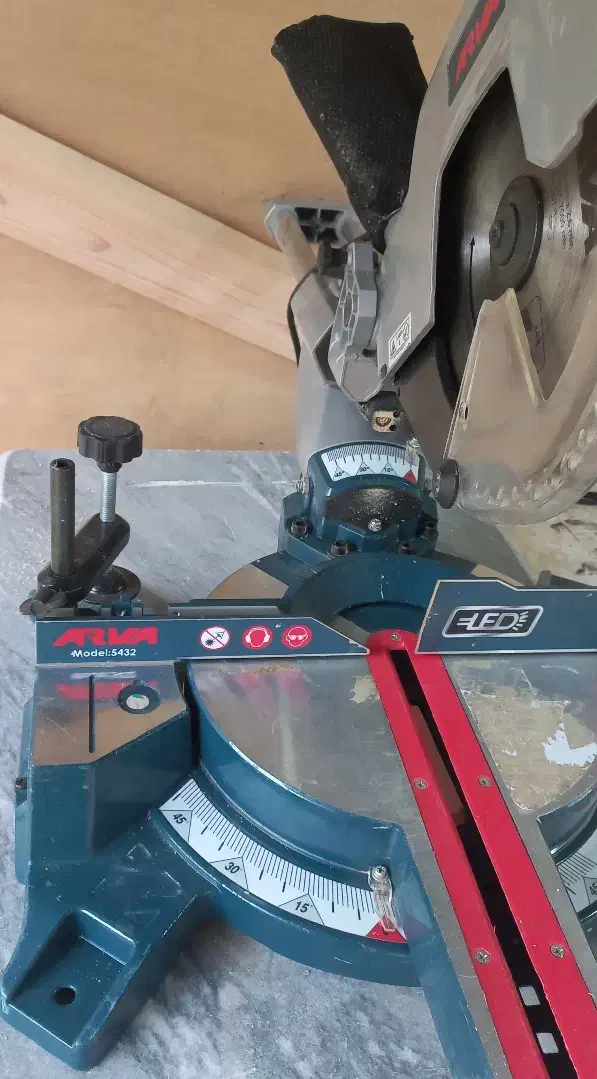 فارسی بر|ماشین‌آلات صنعتی|حویق, |دیوار