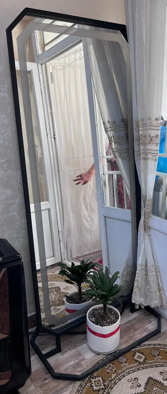 آینه قدی|آینه|رشت, فلسطین|دیوار