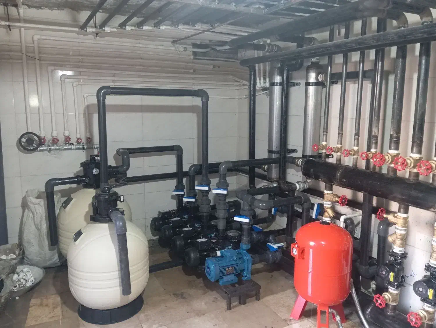 تاسیسات آب و برق|خدمات پیشه و مهارت|پردیس, فاز ۸|دیوار