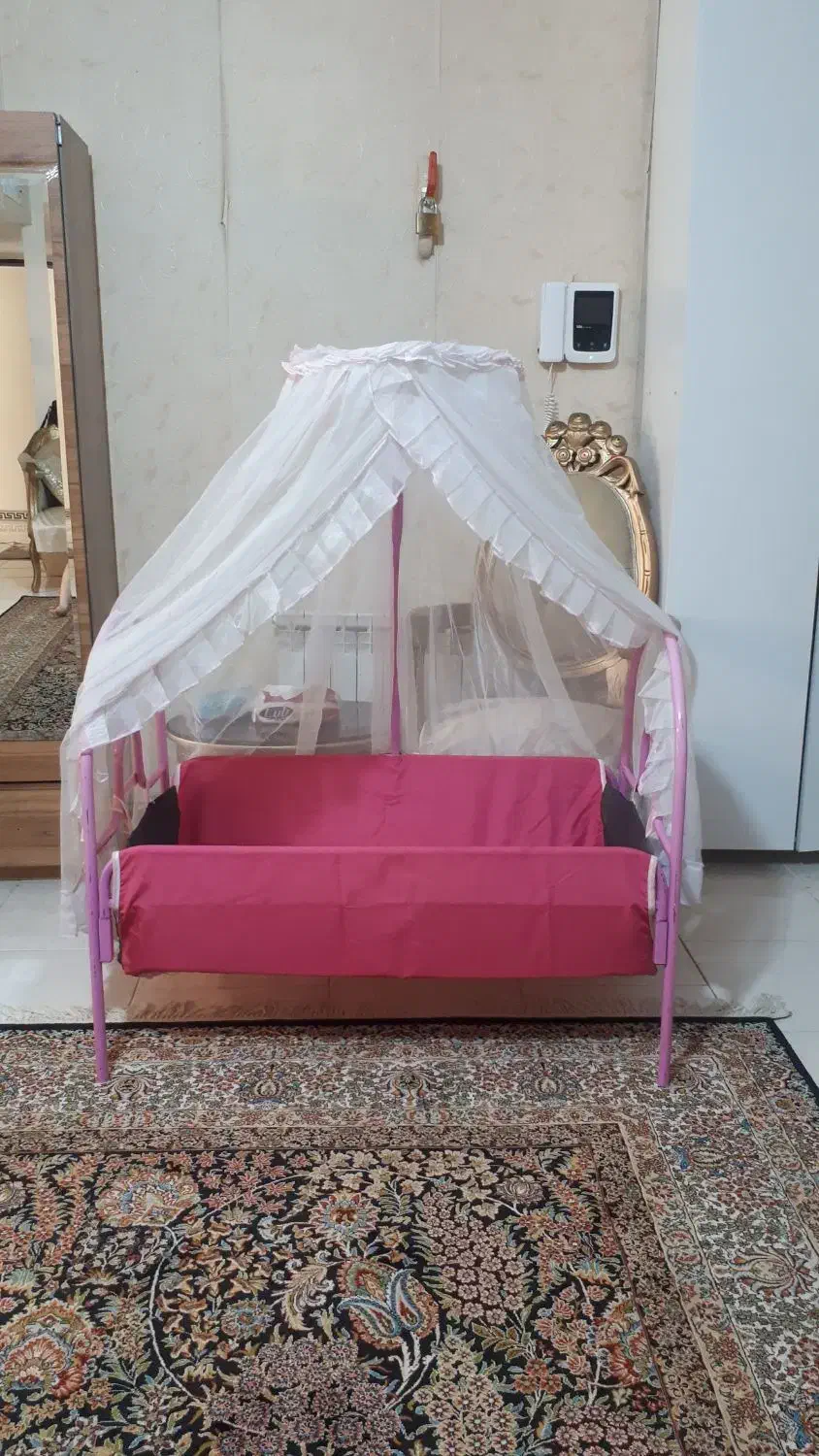 کاملا سالم|تخت و سرویس خواب|پرند, فاز ۴|دیوار