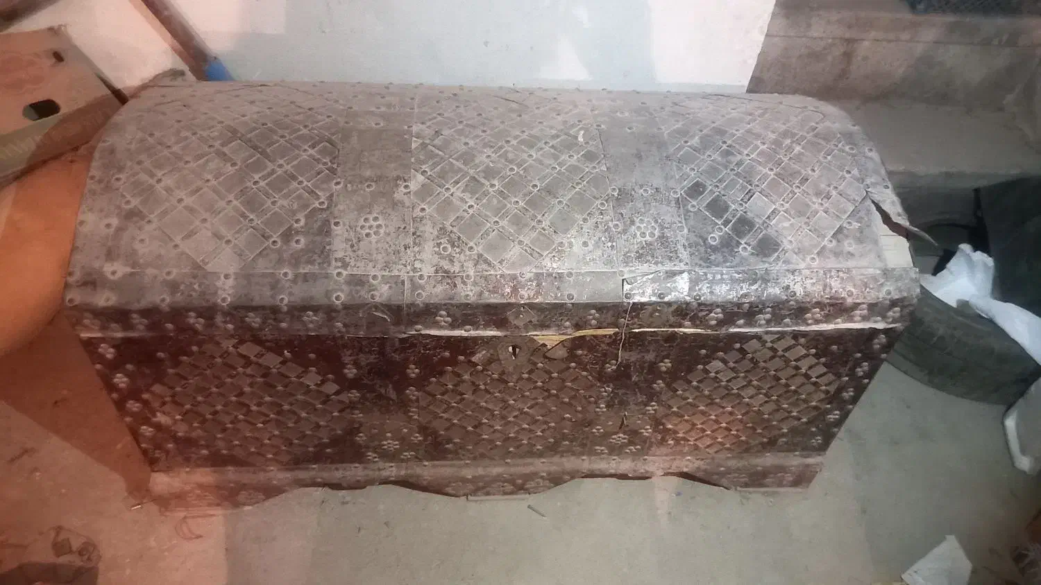 صندوق قدیمی|کلکسیون اشیاء عتیقه|اصفهان, عسگریه|دیوار