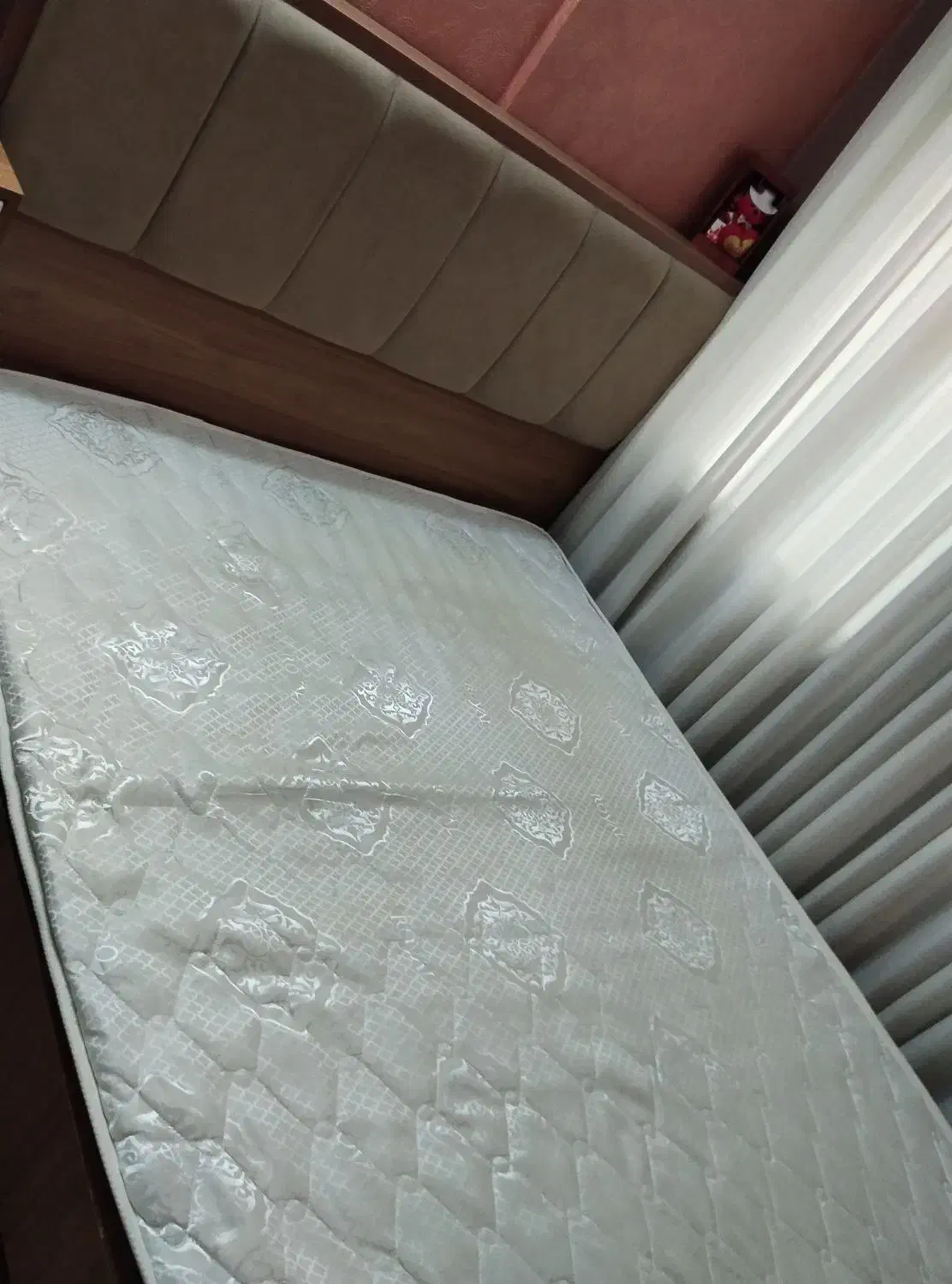 تختخواب به همراه تشک رویال|تخت و سرویس خواب|تهران, نازی‌آباد|دیوار