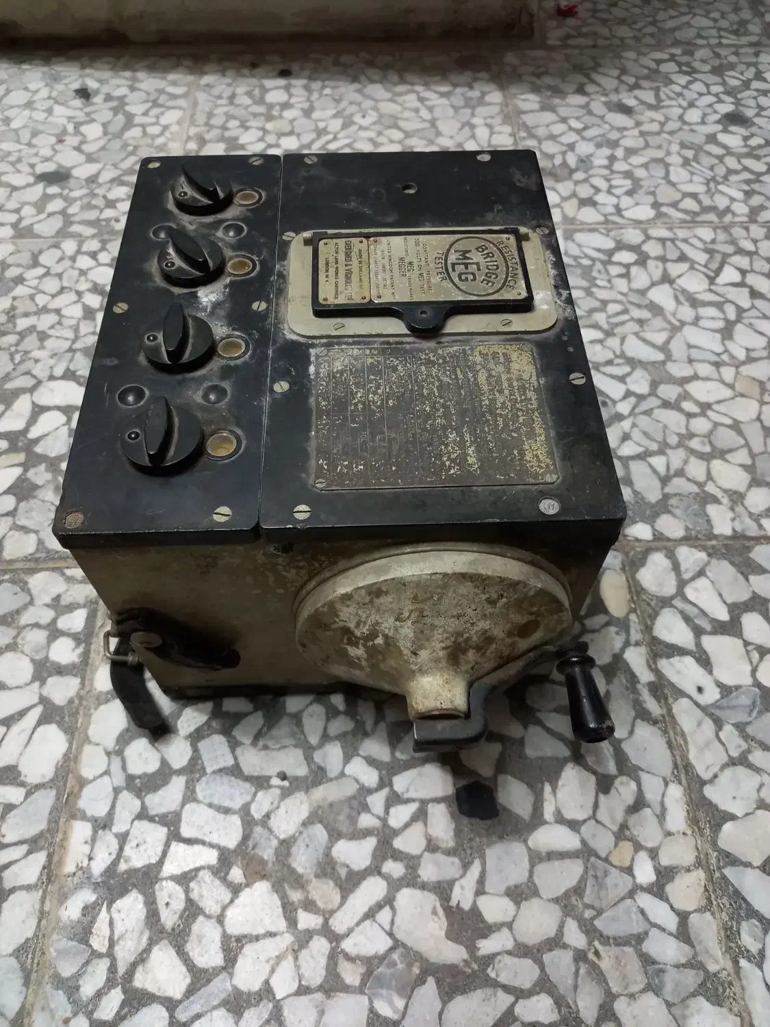 دستگاه میگر هندلی|کلکسیون اشیاء عتیقه|ملارد, |دیوار