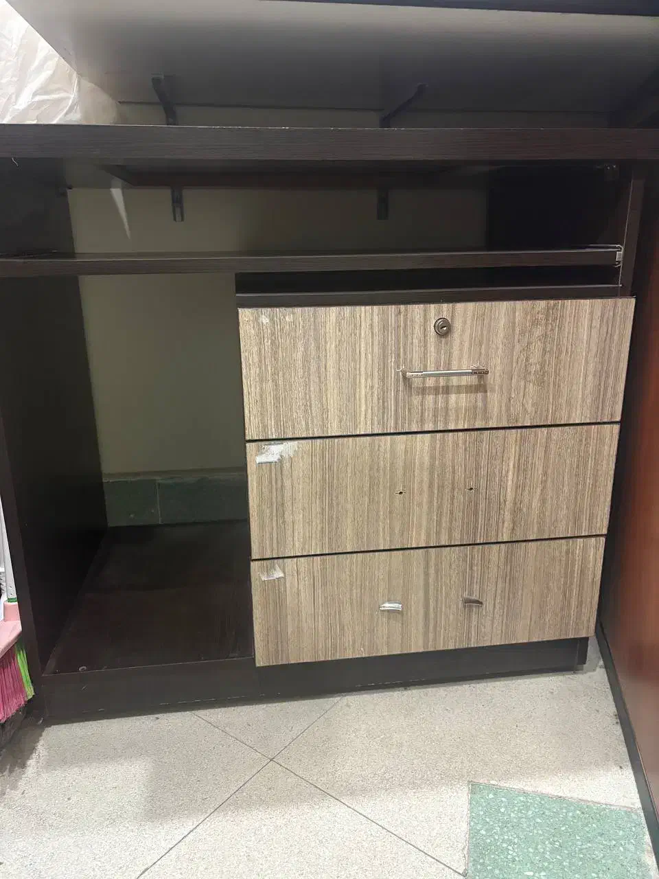 میز و صندلی اداری|مبلمان اداری|اردبیل, |دیوار