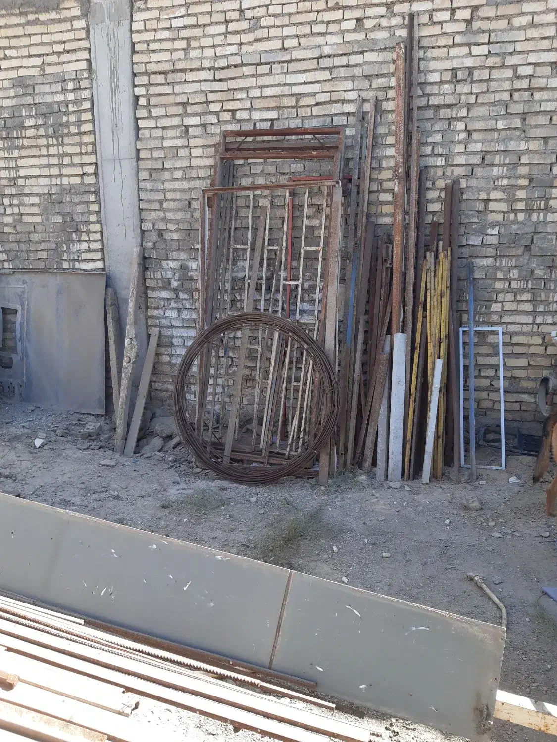 مقداری آهن آلات قوطعی، میلگرد،لوله|مصالح و تجهیزات ساختمان|اهواز, کوی فرهنگیان ۱|دیوار