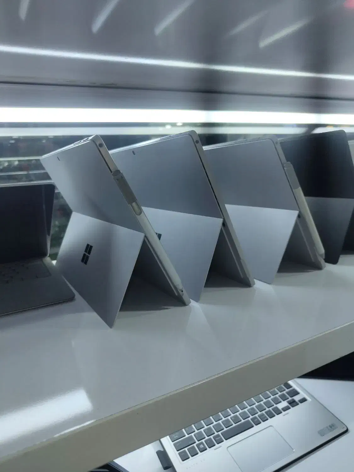 دنیای لپ تاپ همینجاست|رایانه همراه|تهران, فلسطین (میدان انقلاب)|دیوار