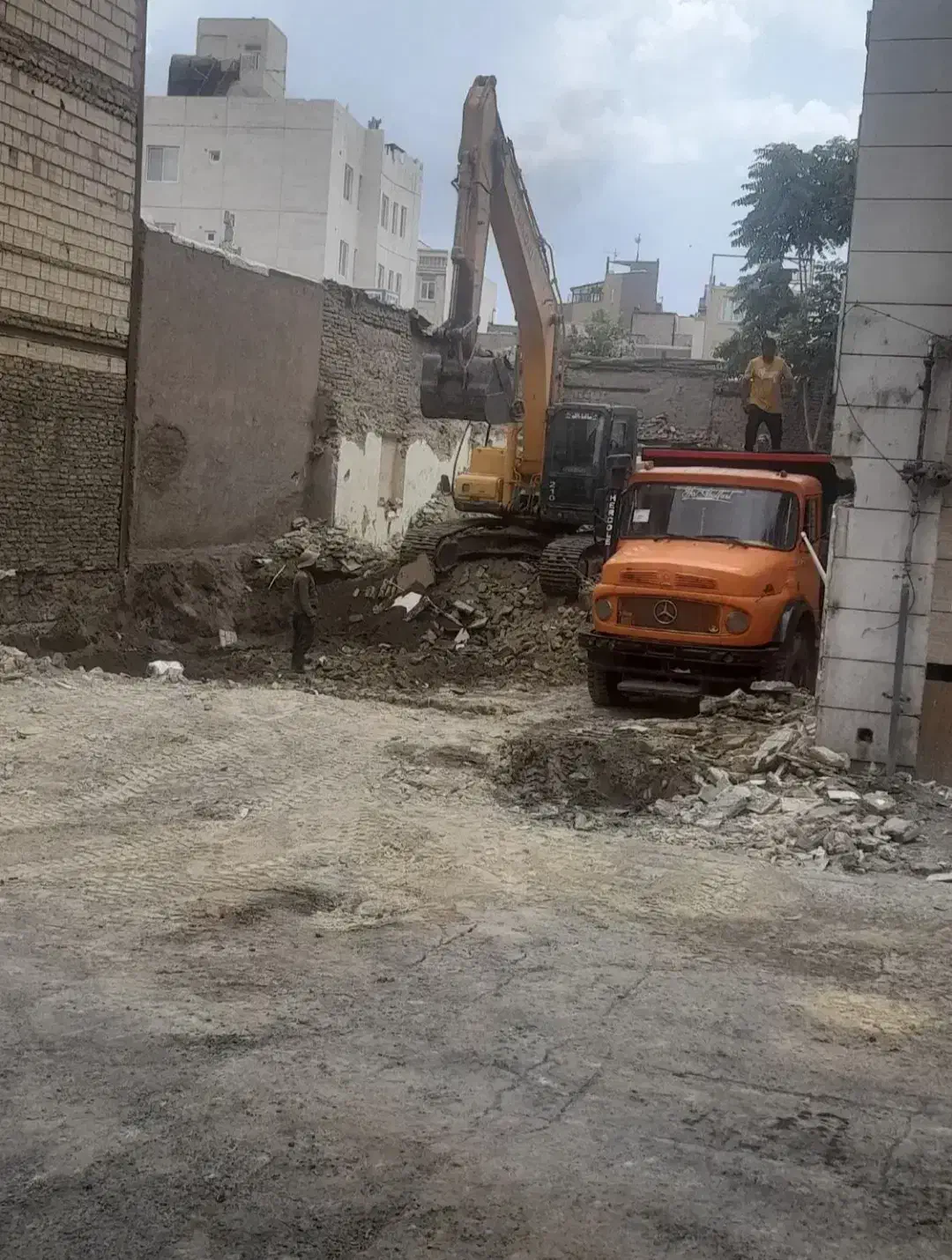 تخریب ساختمان و خاکبرداری تبریز|خدمات پیشه و مهارت|تبریز, |دیوار