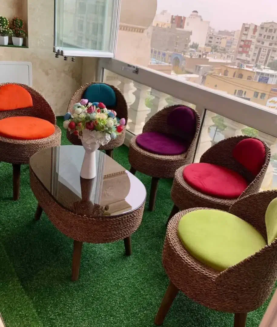 صندلی حصیری|میز و صندلی غذاخوری|تهران, فلسطین (میدان انقلاب)|دیوار