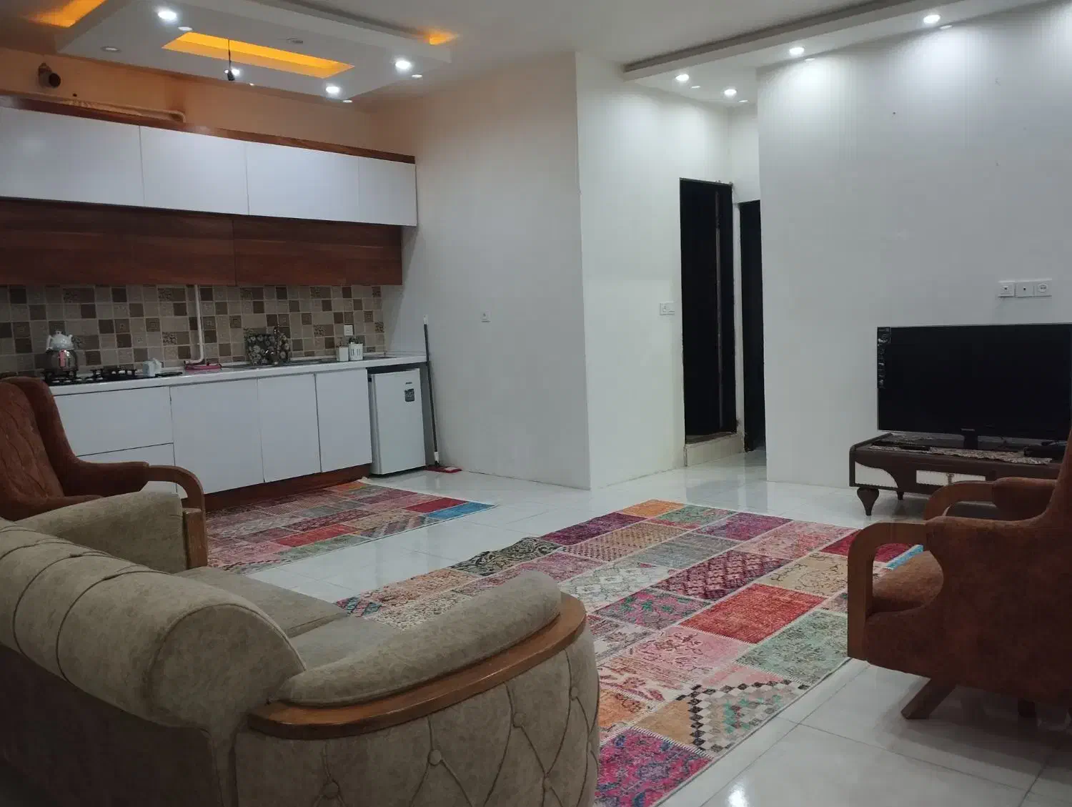 اجاره روزانه خانه.آپارتمان.سوییت.ویلا|اجارهٔ کوتاه‌مدت آپارتمان و سوئیت|بندر انزلی, جفرود پایین|دیوار