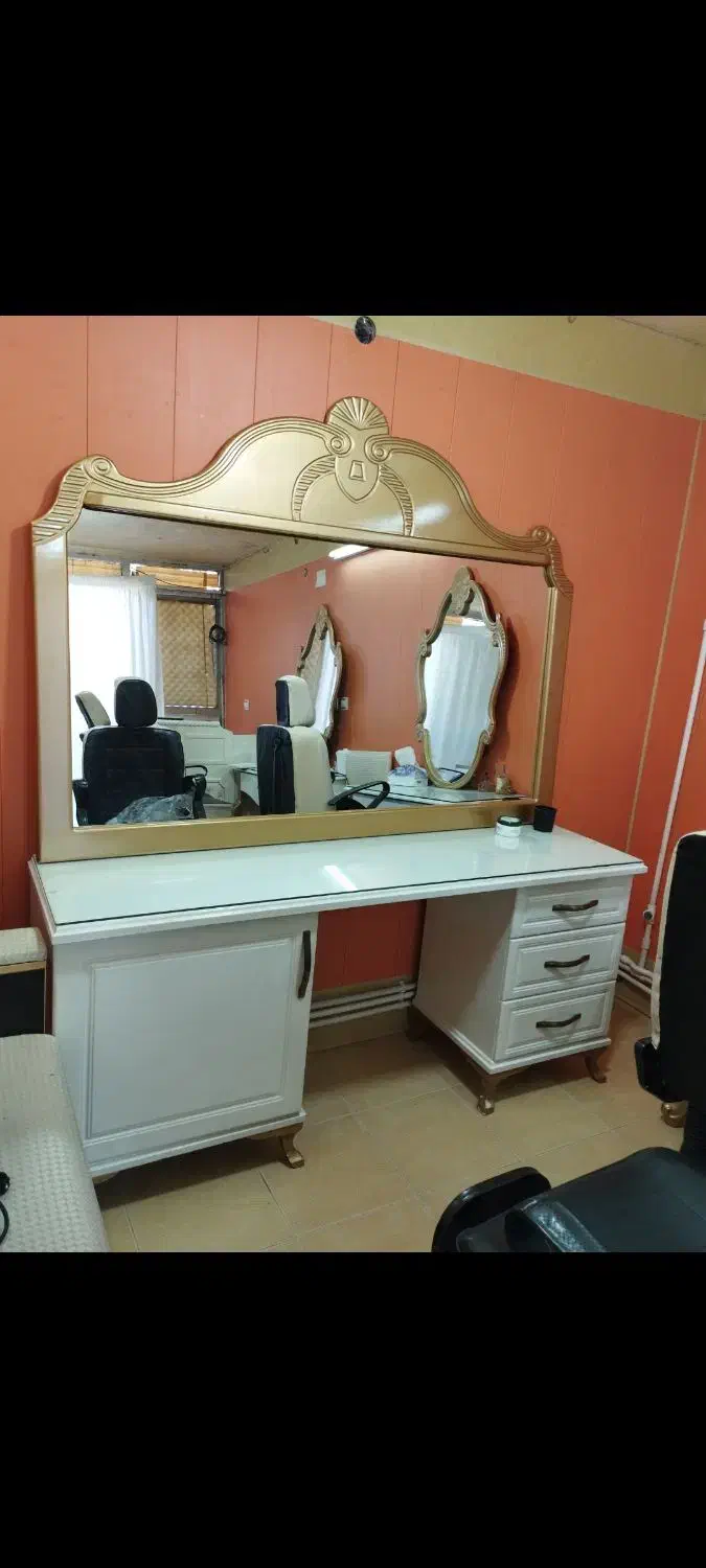 لوازم سالن زیبایی|آرایشگاه و سالنهای زیبایی|سنندج, |دیوار