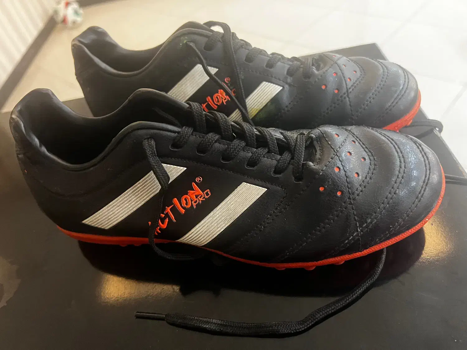 کفش فوتبالی سایز۳۸|کیف، کفش، کمربند|شیراز, ریشمک|دیوار