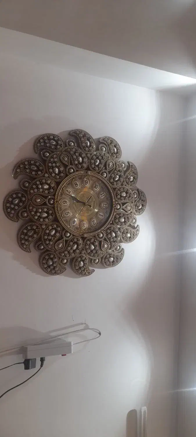 ساعت نگینی|ساعت|کاشان, کارگر|دیوار