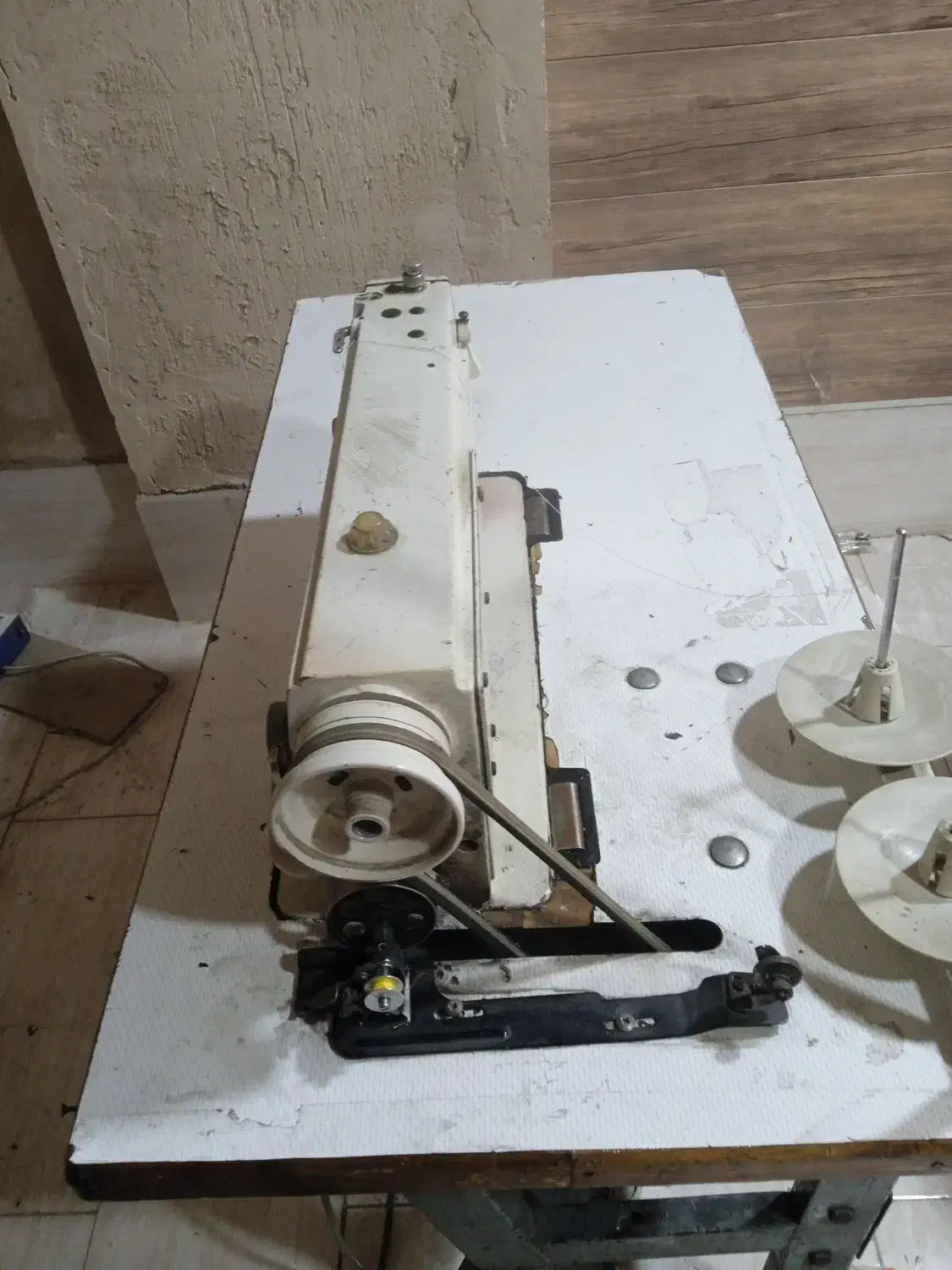 چرخ خیاطی راسته دوز|چرخ خیاطی و ریسندگی|صدرا-فارس, فاز ۲|دیوار