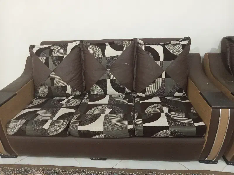 یک دست مبل هفت نفره به فروش می‌رسد تخفیف هم دارد|مبلمان خانگی و میز عسلی|بدره, |دیوار