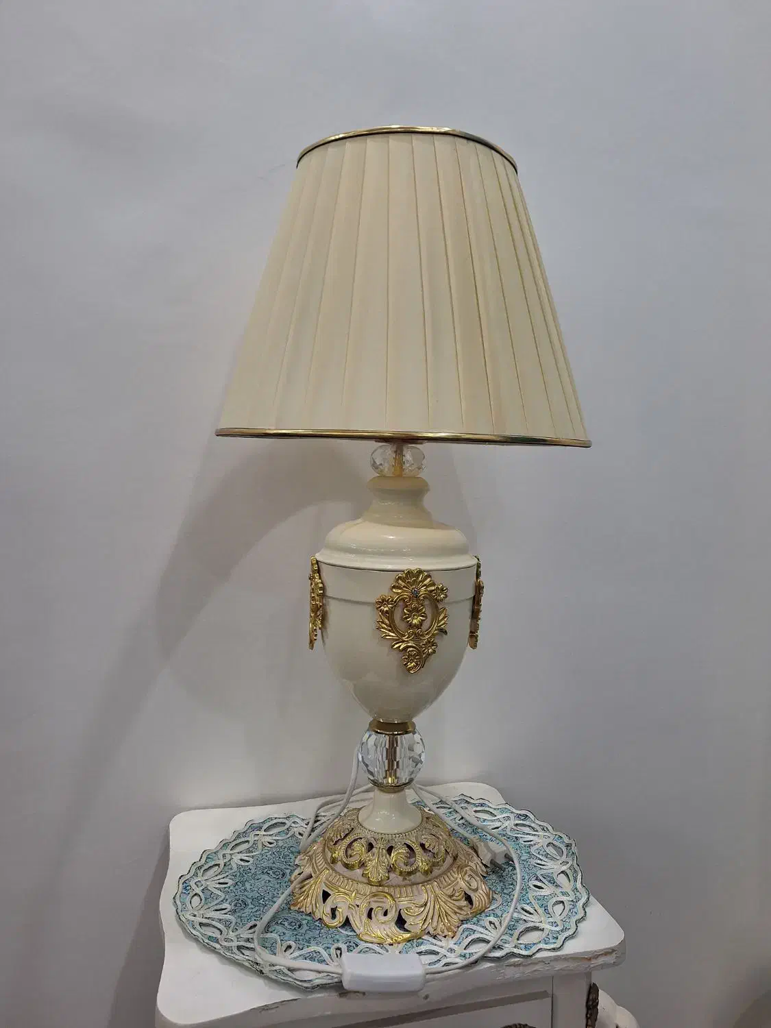 آباژور|چراغ خواب و آباژور|پرند, فاز ۳|دیوار