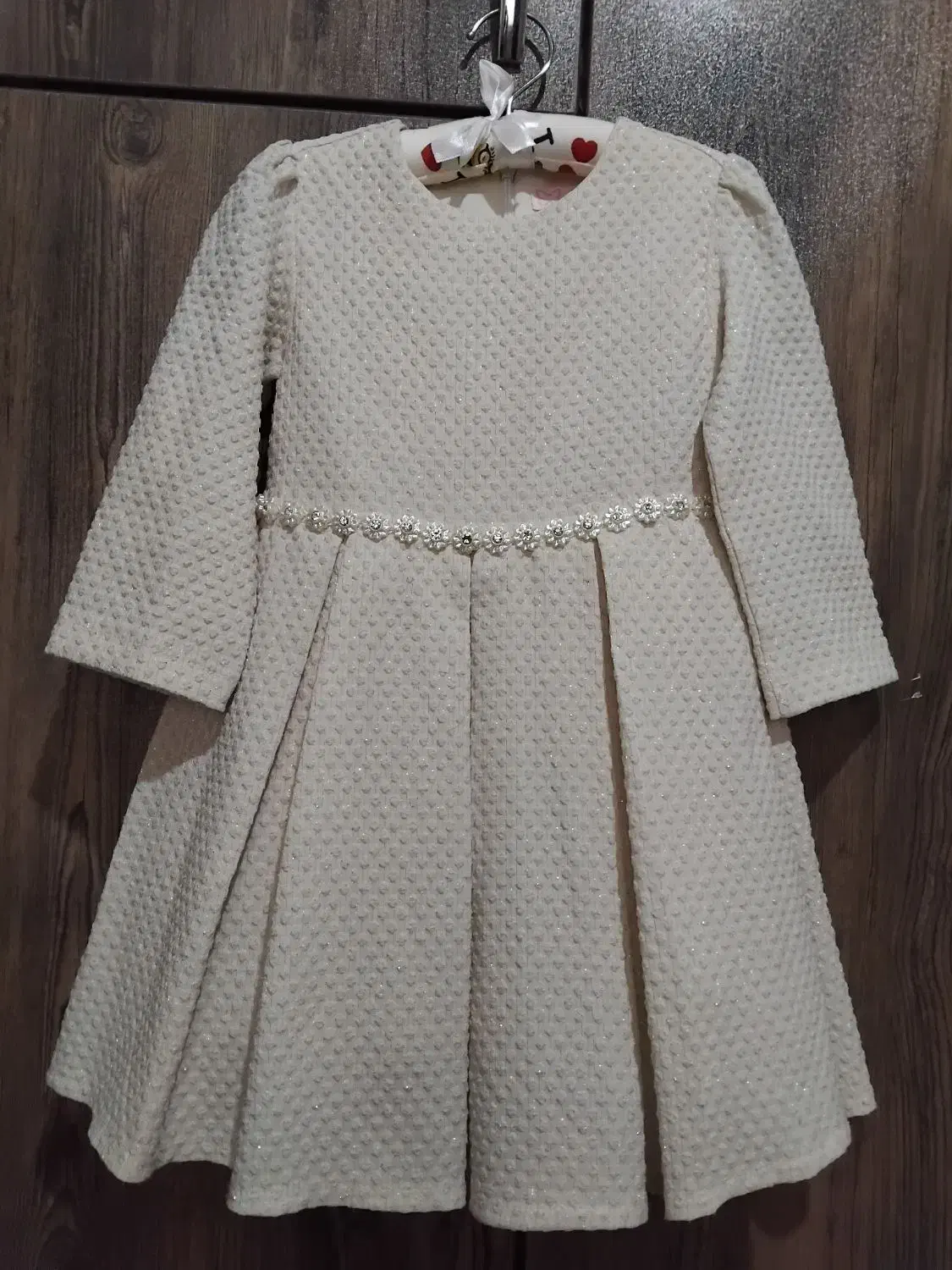 لباس و کفش بچگانه ۲۰۰ تومن|کفش و لباس بچه|رشت, معلم|دیوار