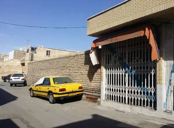 زمین حدودا ۱۰۰ متری دیوارکشی شده سه بر منبع آب|فروش زمین و ملک کلنگی|قم, منبع آب|دیوار