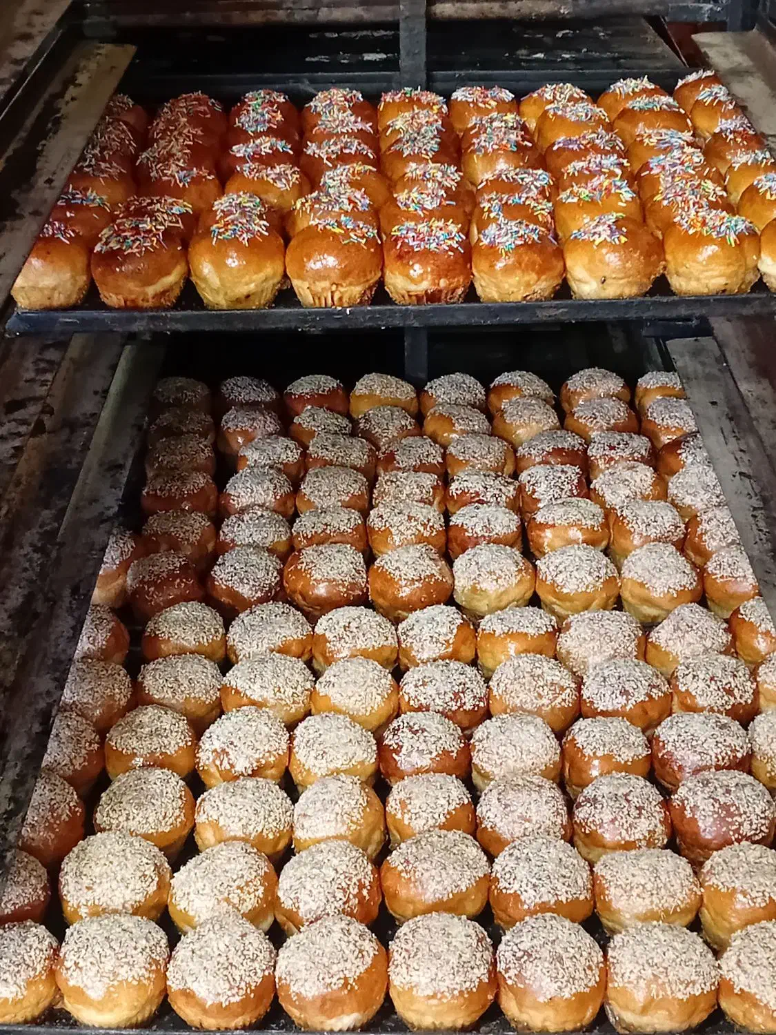 عمده فروشی انواع کیک وشیرینی|خوردنی و آشامیدنی|شاهین‌شهر, گزبرخوار|دیوار