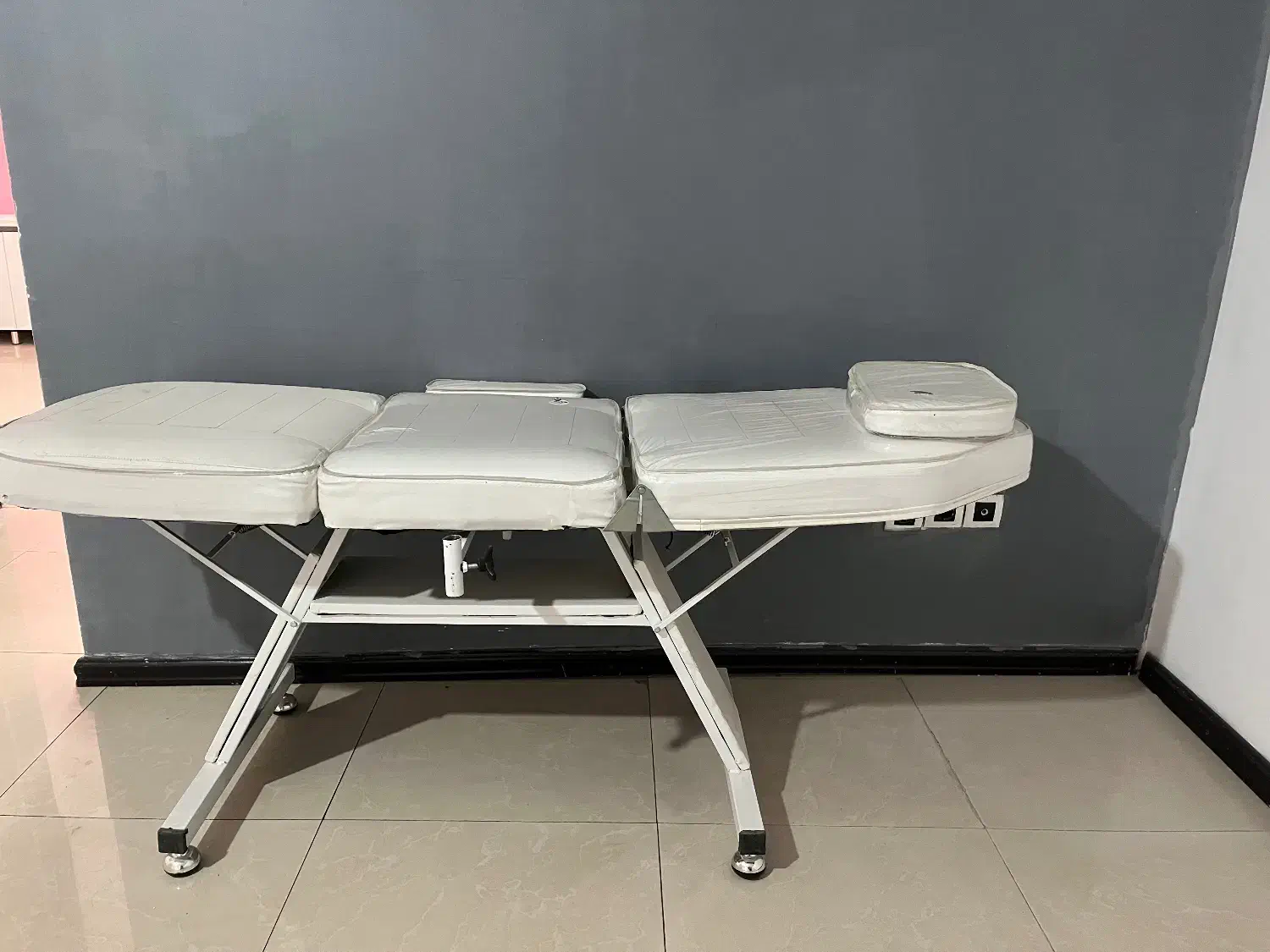 تخت ارایشی پزشکی|آرایشگاه و سالن‌های زیبایی|آبیک, |دیوار