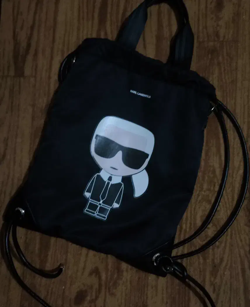 کیف خارجی|کیف، کفش، کمربند|شیراز, سرو|دیوار