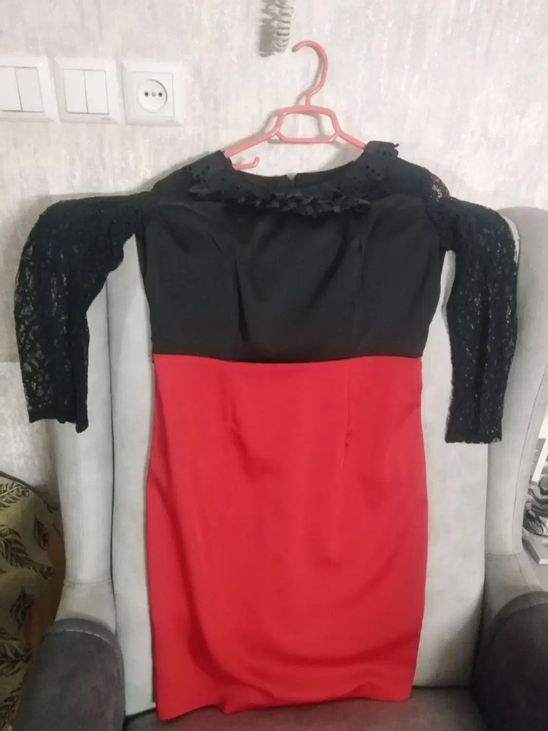 لباس دوتاباهم|لباس|مشهد, الهیه|دیوار