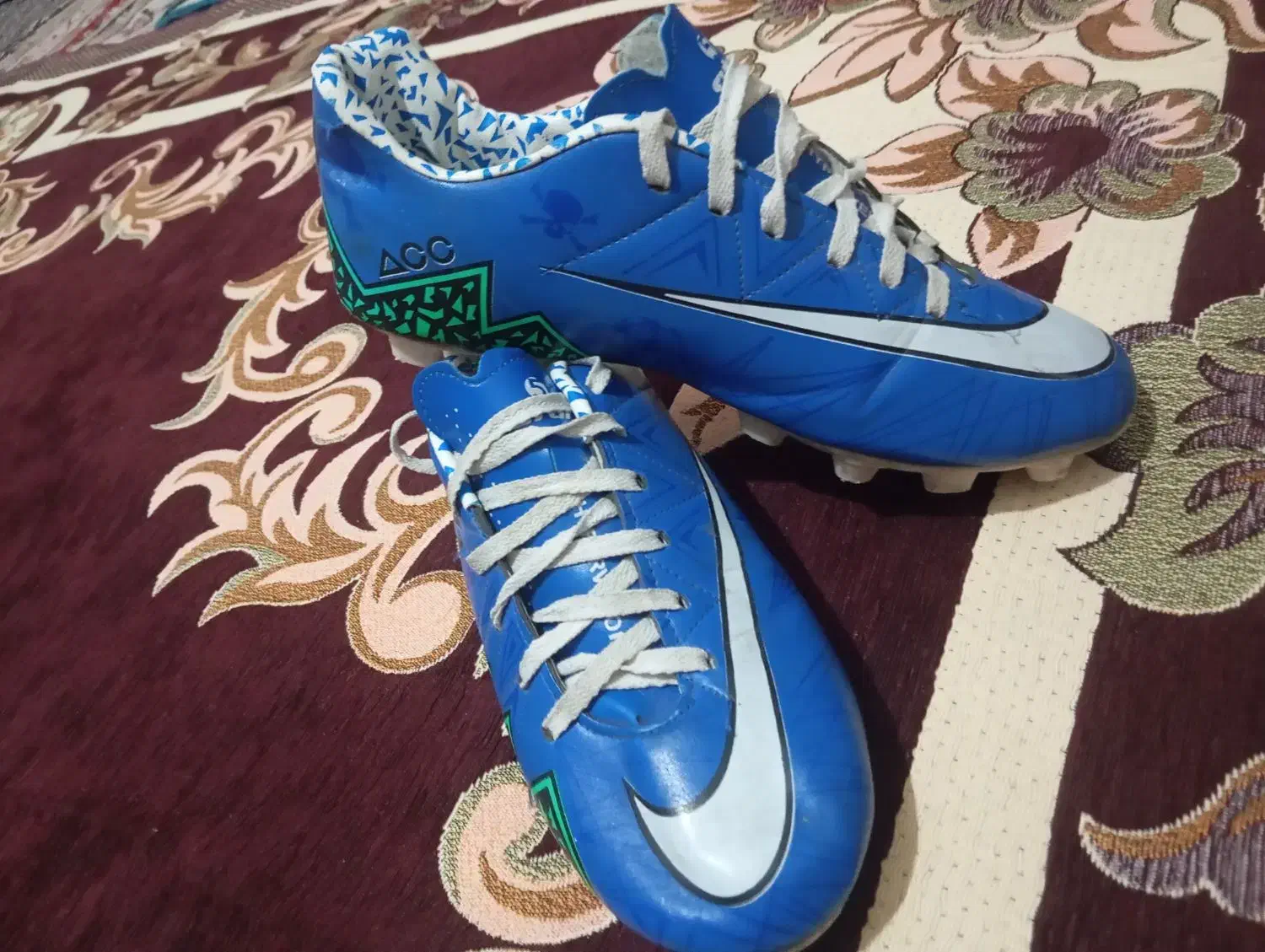 کفش چمن|کیف، کفش، کمربند|سراب, |دیوار