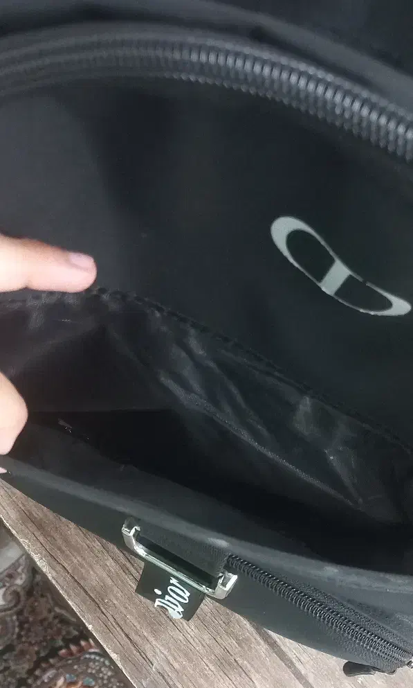 کیف، کوله پشتی|کیف، کفش، کمربند|نیشابور, گنبد سبز|دیوار