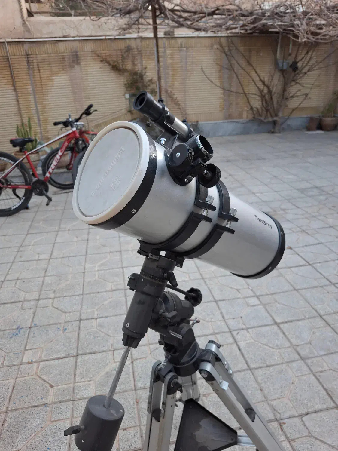 تلسکوپ اینه ایی|دوربین عکاسی و فیلم‌برداری|اصفهان, دستگرده|دیوار