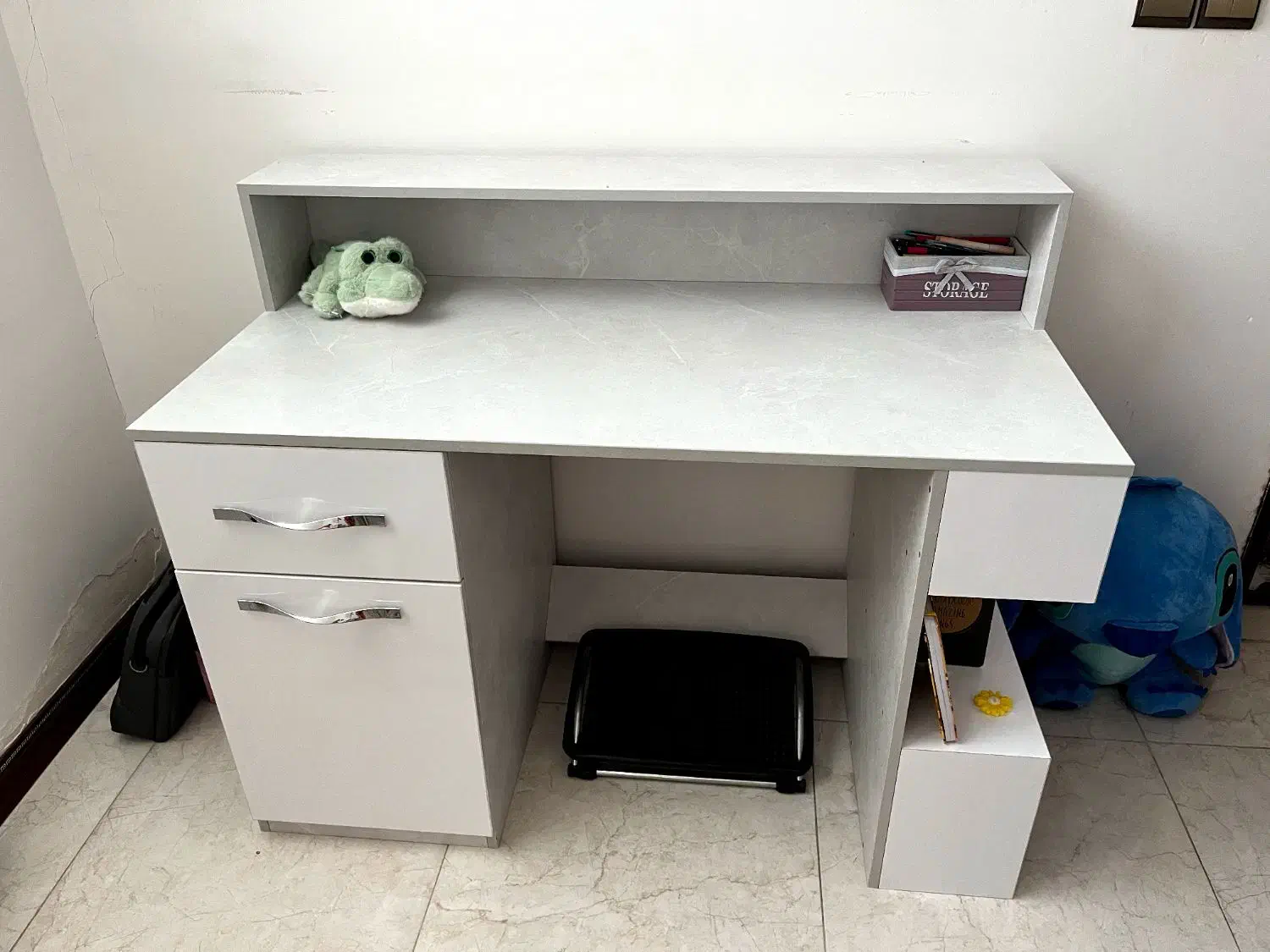 میز تحریر و صندلی و زیر پایی|میز تحریر و کامپیوتر|قائمشهر, |دیوار