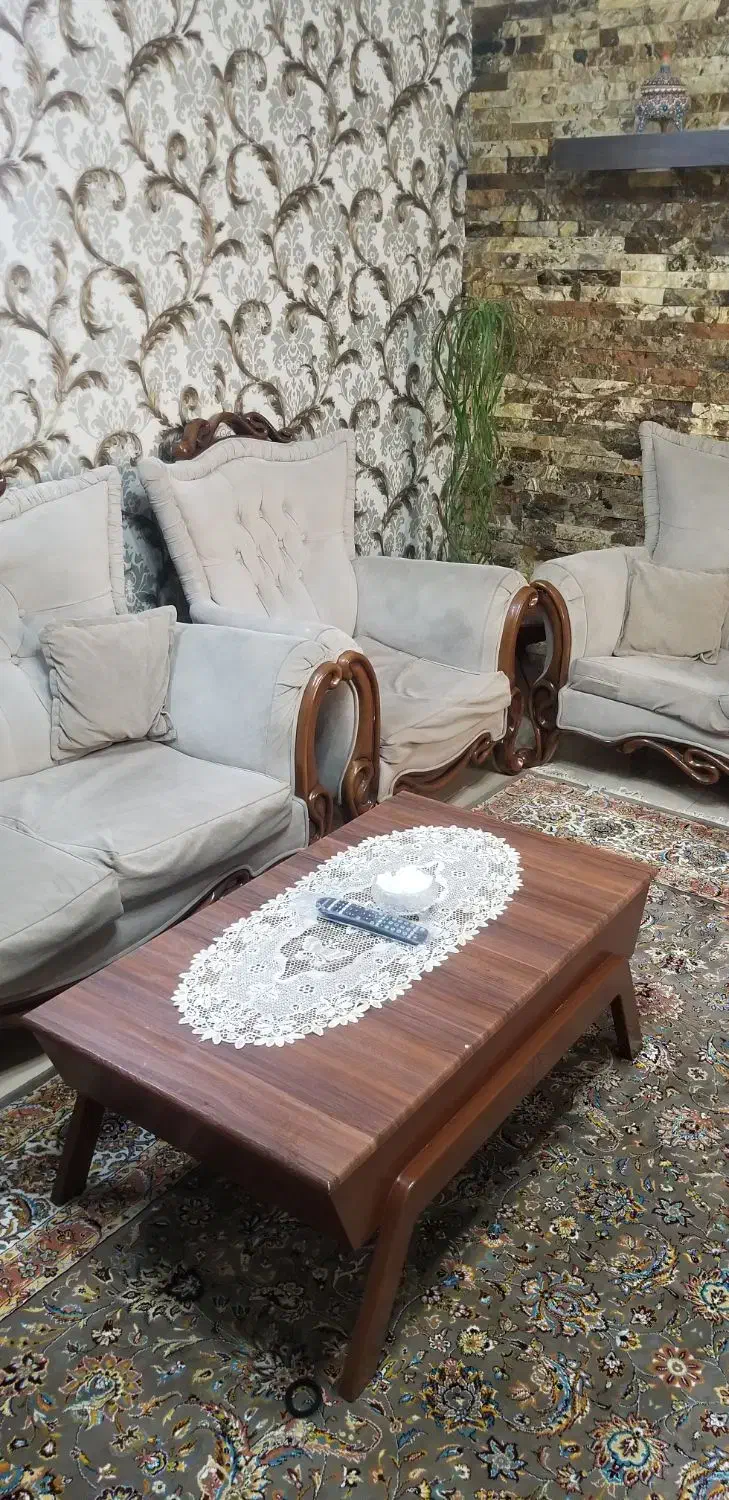 ۱میزtvچوبی شیشه ایی،بدون خطو خش،و ۱ دست مبل ۷نفره|مبلمان خانگی و میز عسلی|تهران, شکوفه|دیوار
