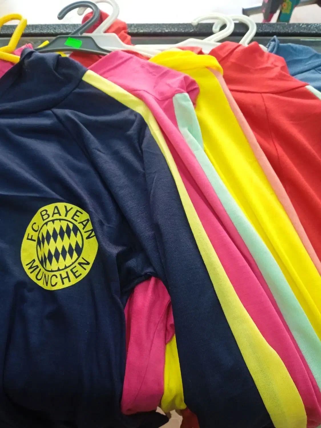 زیر سارافونی|لباس|قم, قلعه کامکار|دیوار