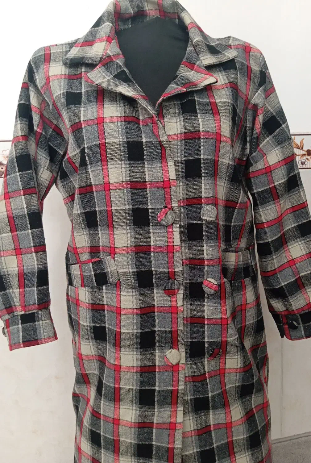 پالتو|لباس|قروه, |دیوار