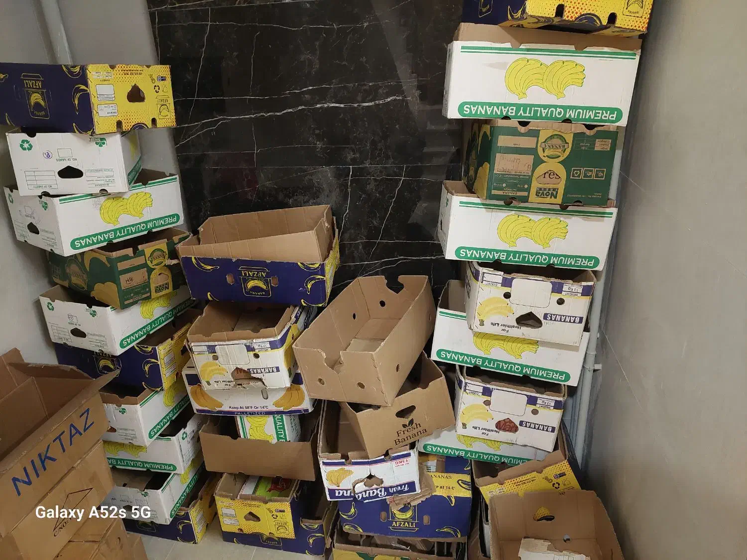 کارتن موز سالم|ابزارآلات|سنندج, |دیوار