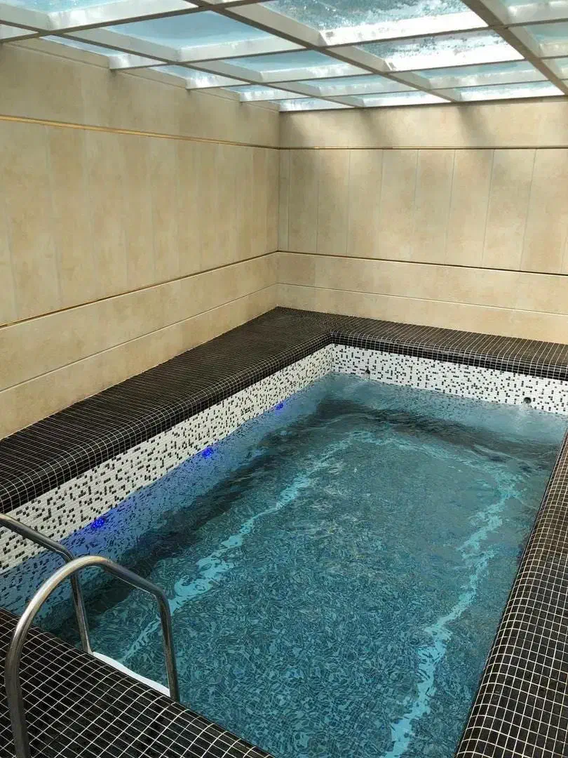 اجاره روزانه استخر آبگرم وجکوزی تمیز کد 2|اجارهٔ کوتاه‌مدت ویلا و باغ|رشت, گلسار|دیوار