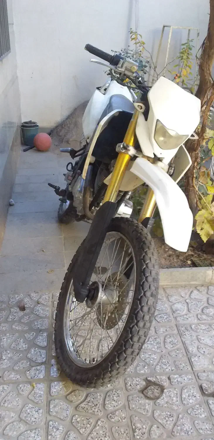 تریل  ۲۰۰ فلات|موتورسیکلت|شاهرود, |دیوار