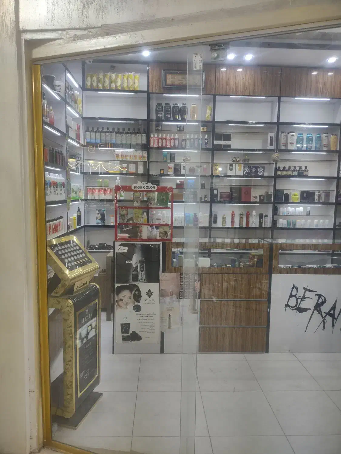 فروش فوری دکوراسیون مغازه|فروشگاه و مغازه|ایلام, |دیوار