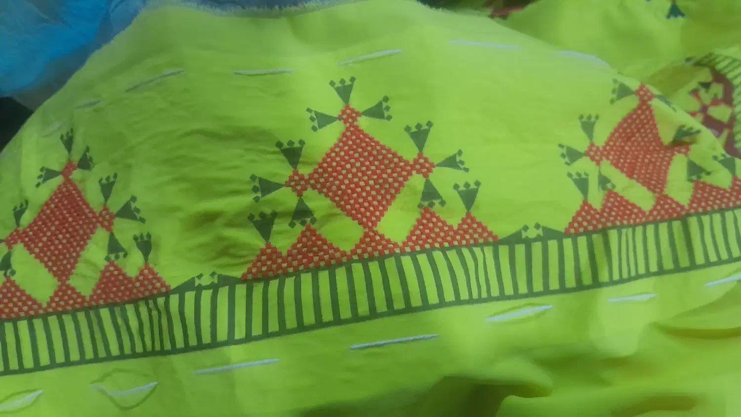 دوچگر‌ زردکار موسوم|لباس|ایرانشهر, |دیوار