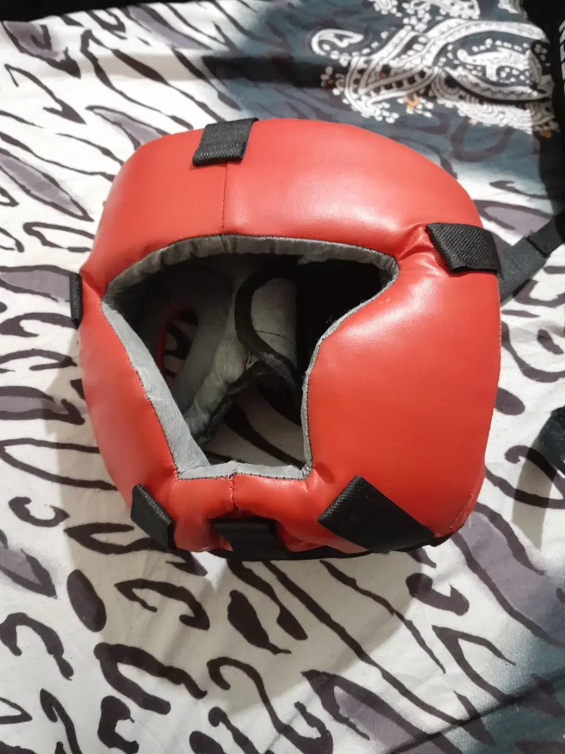 لباس کمفو دست کش ساق پا کمر بند یوگو کامل در حد نو|لباس|قم, شهرک مهدیه|دیوار