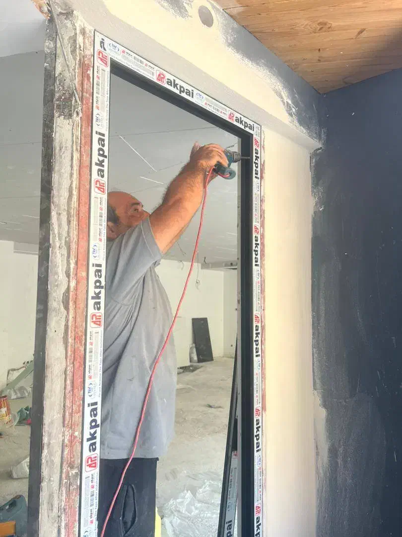 تولید پنجره آلومینیوم و upc اجرای نمای شیشه ای|خدمات پیشه و مهارت|نوشهر, |دیوار