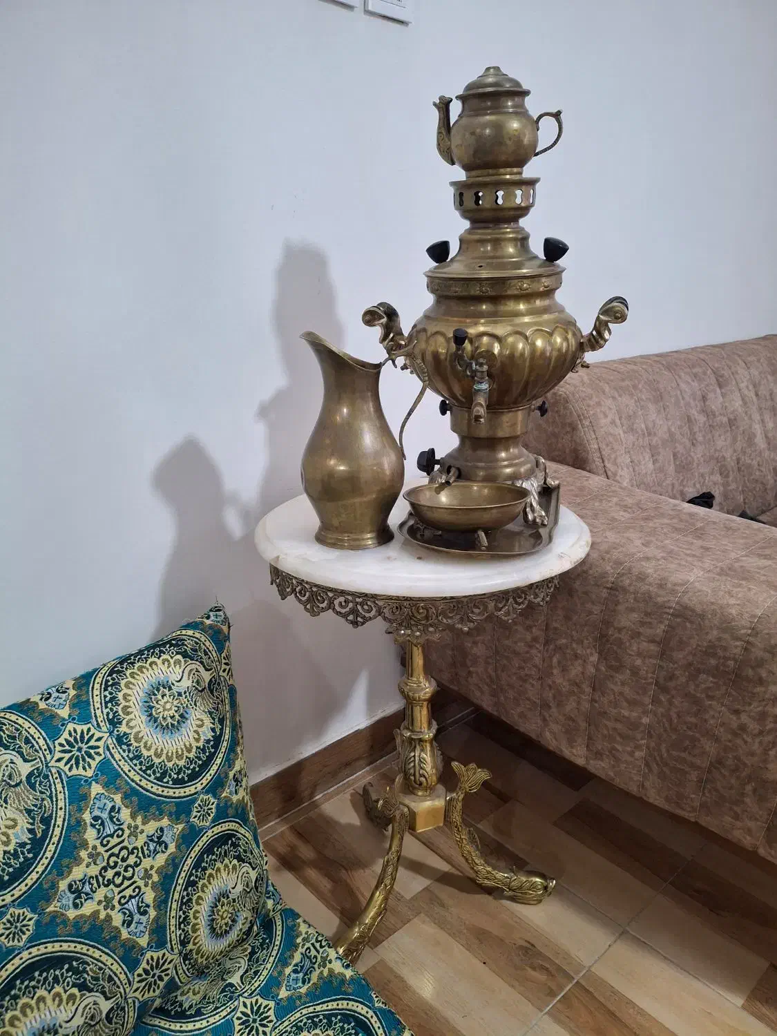 میز برنج با سماورش پنجو نیم|مبلمان خانگی و میز عسلی|پیشوا, |دیوار