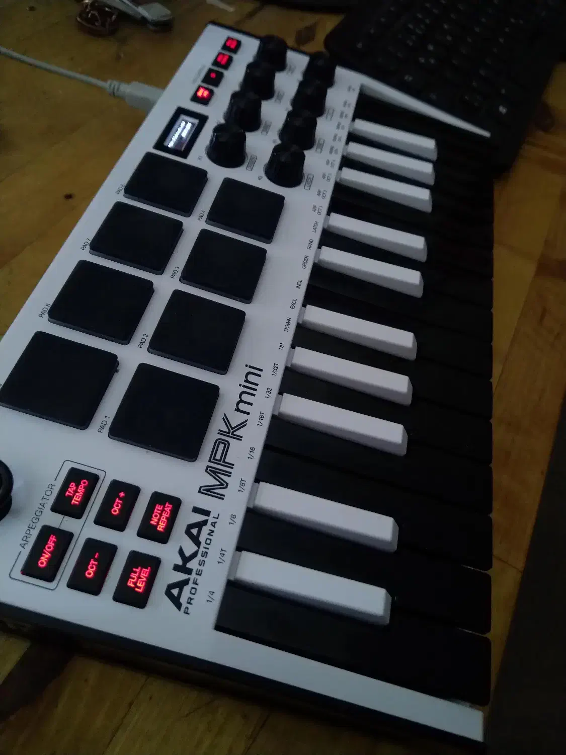 میدی کنترلر AKAI MPK Mini MK3 White|پیانو، کیبورد، آکاردئون|اصفهان, شهرک ولیعصر|دیوار
